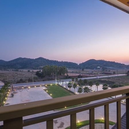 Sann View Hotel Thoeng Bagian luar foto