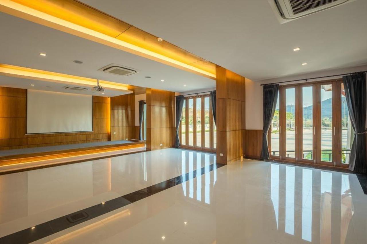 Sann View Hotel Thoeng Bagian luar foto