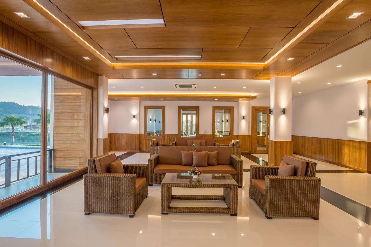 Sann View Hotel Thoeng Bagian luar foto