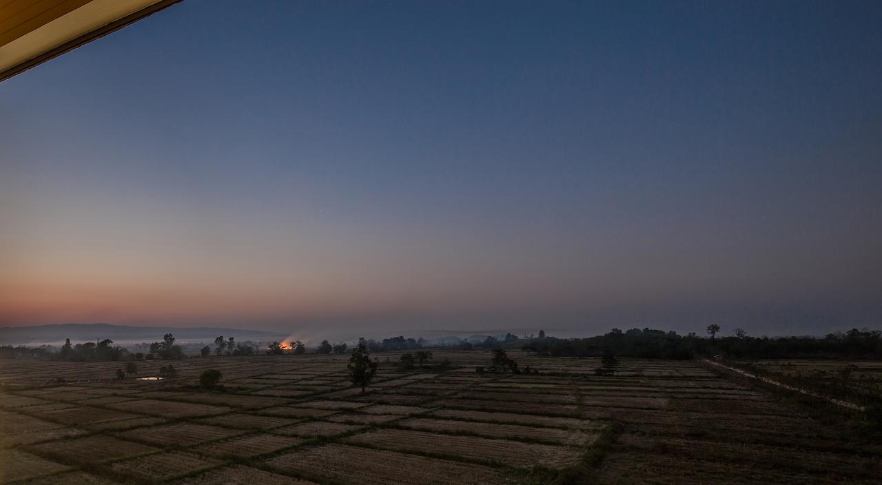 Sann View Hotel Thoeng Bagian luar foto